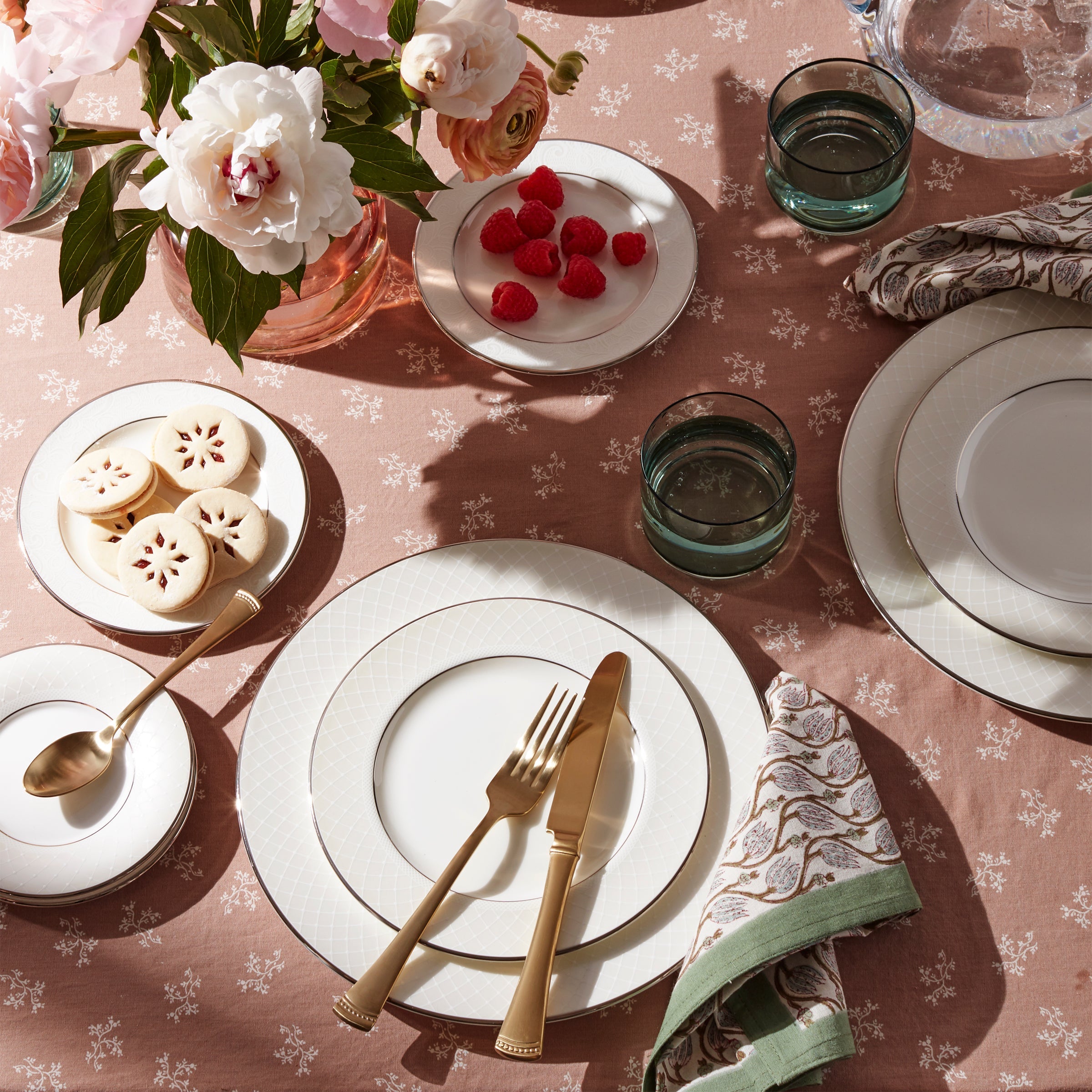 Alternative view of Venetian Lace 5 Piece Place Setting