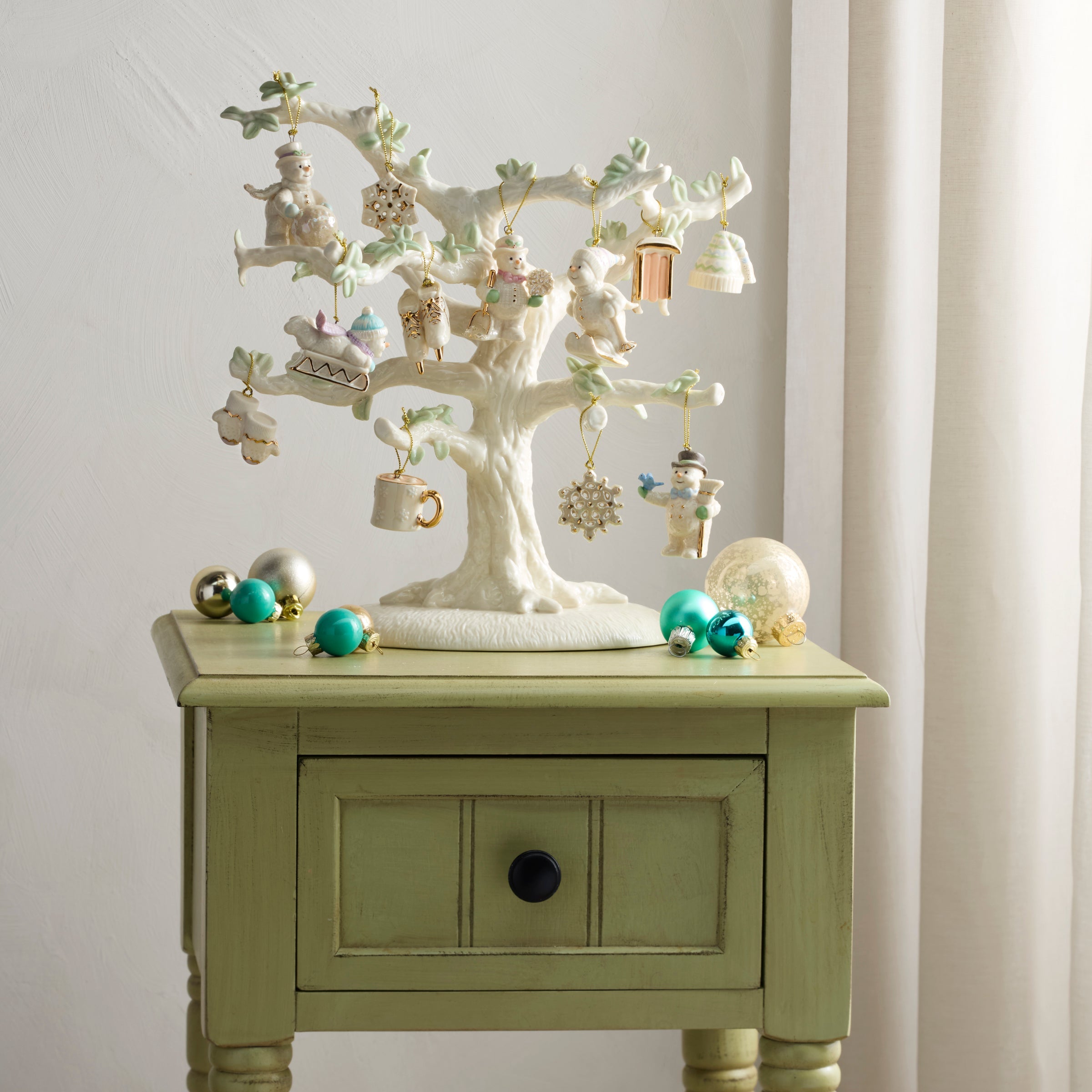 Snow Pals 12 Piece Mini Ornament Set - Image 3