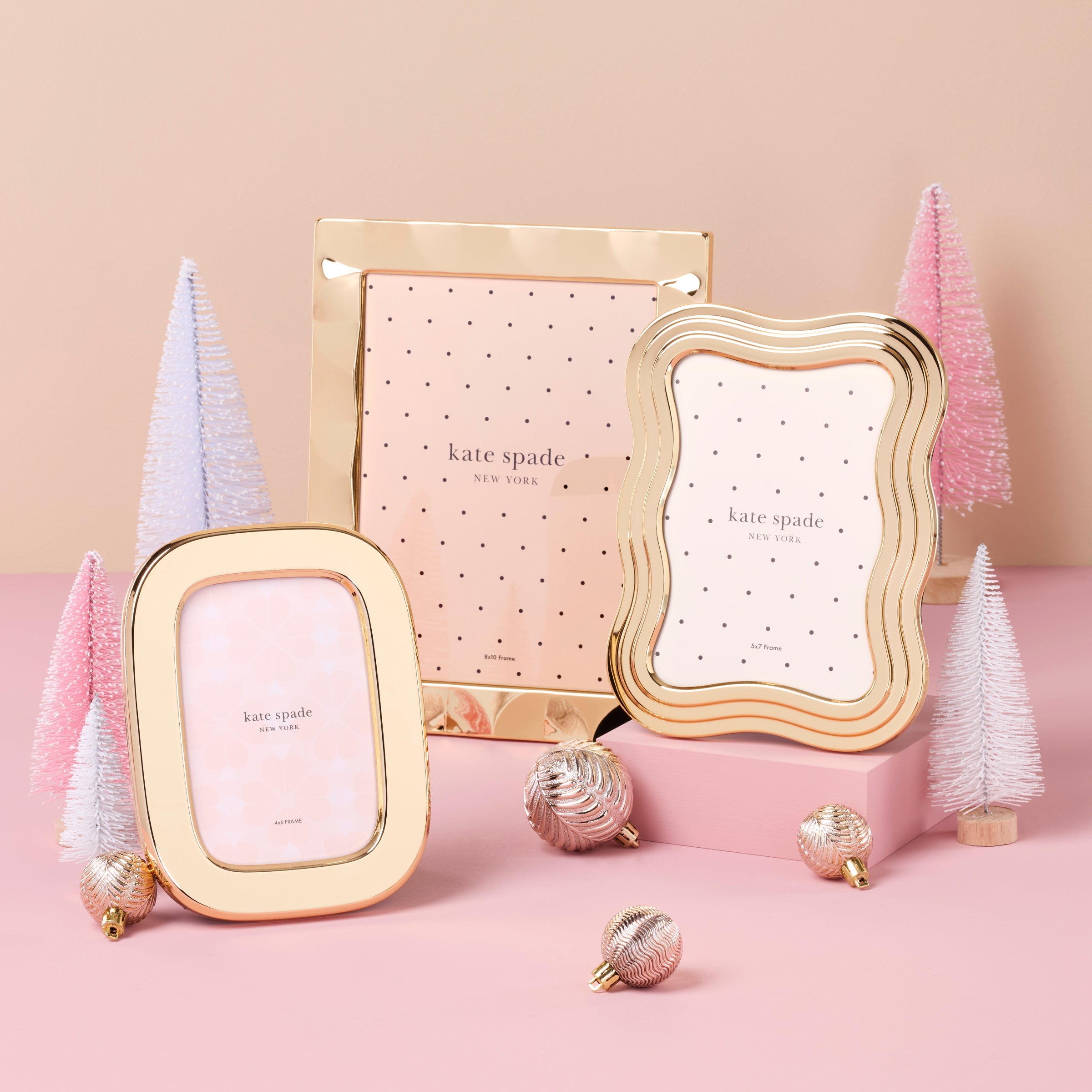 Alternative view of South Street 4" x 6" Gold Oval Frame