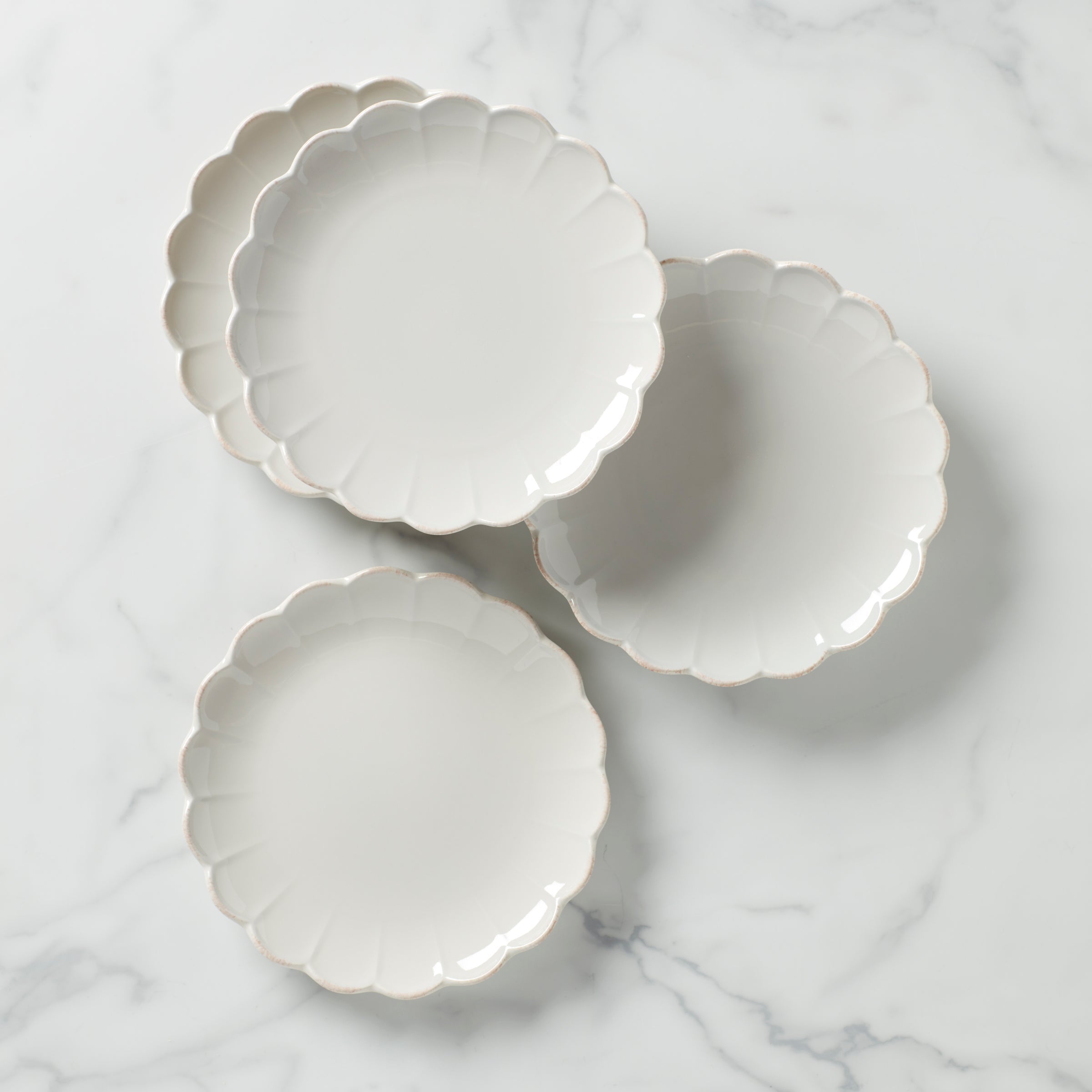 French Perle Scallop Accent Plates   Set of 4