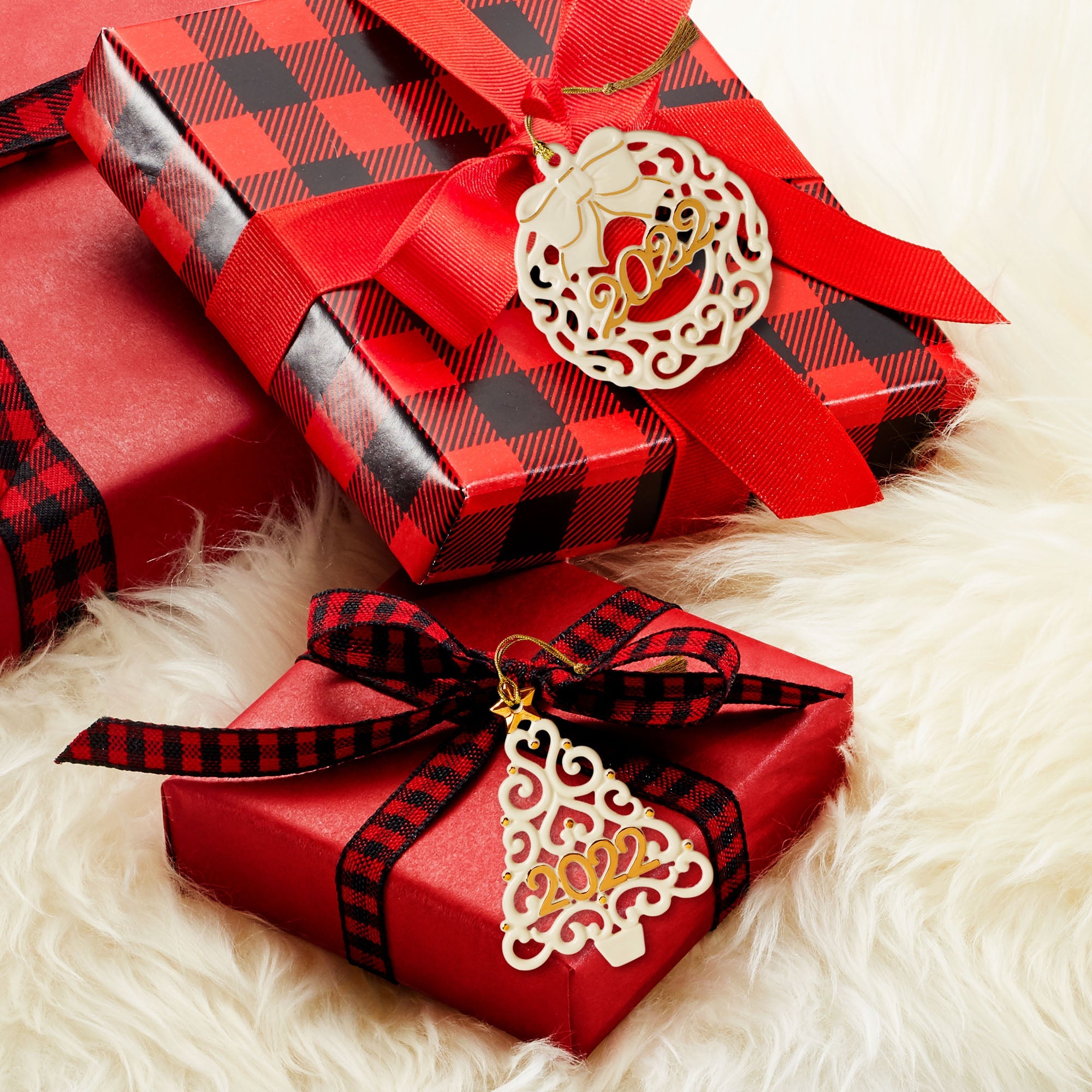 Alternative view of 2022 Wreath & Tree Ornaments   S/2