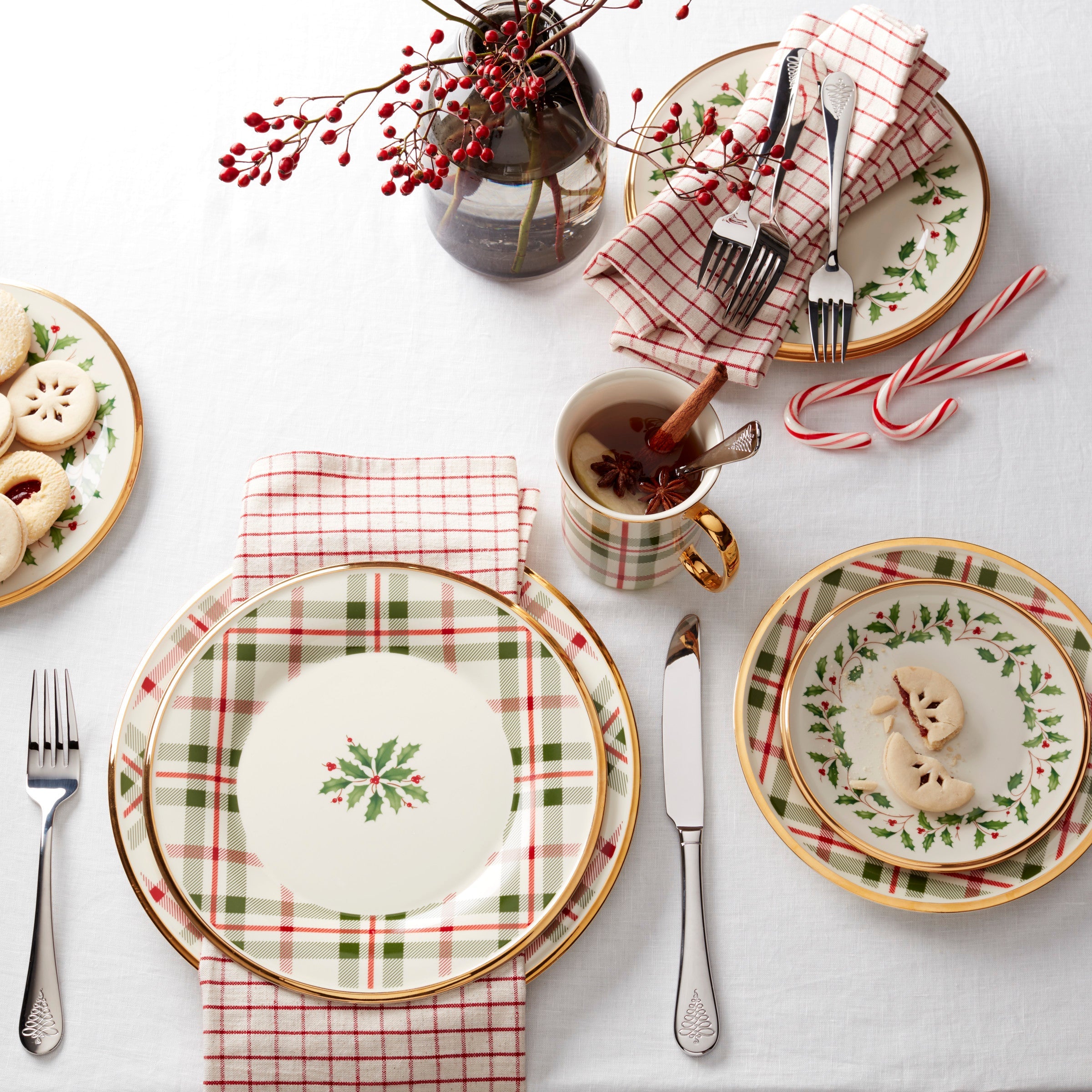 Alternative view of Holiday Plaid Accent Plates   Set of 4