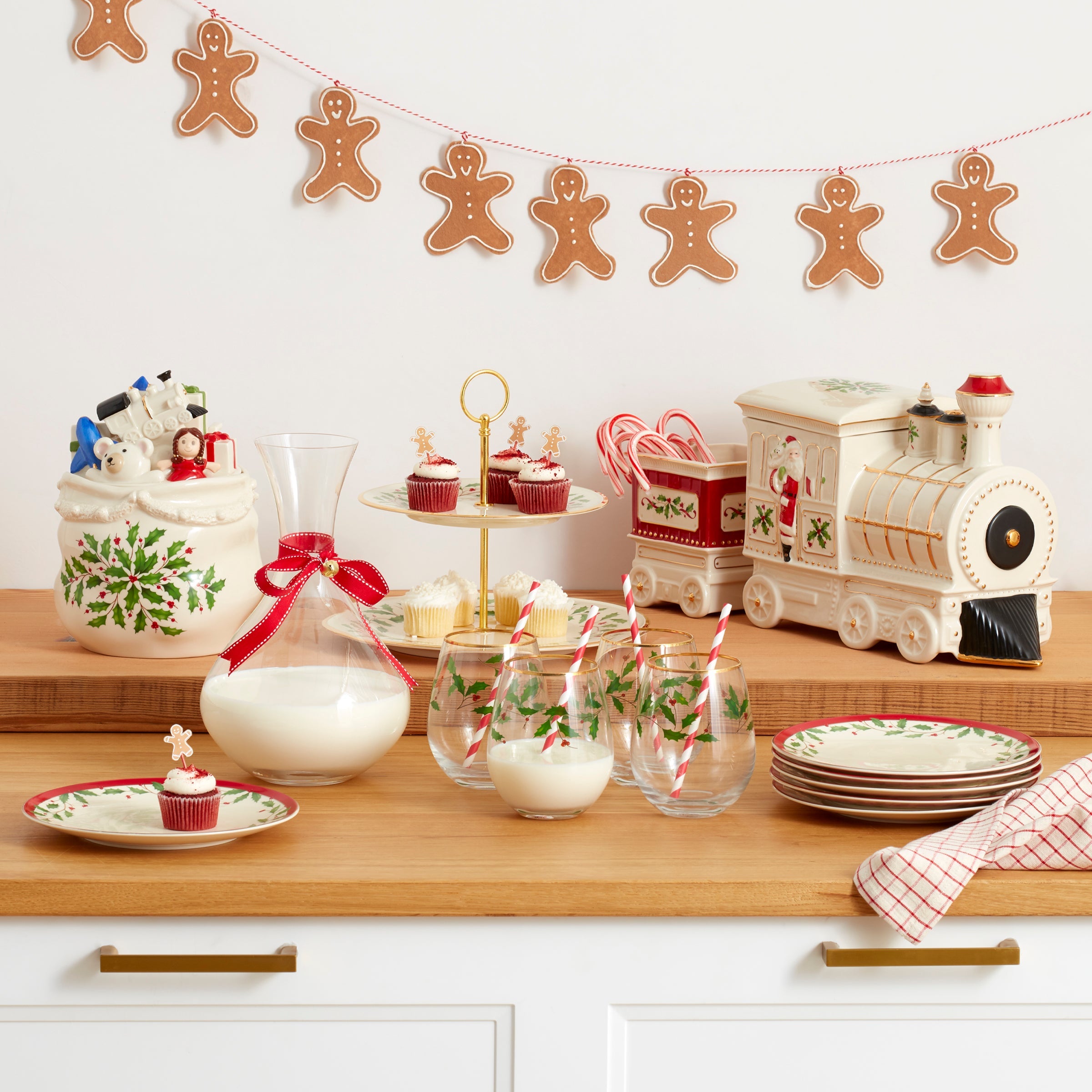 Alternative view of Holiday Accent Plates   Set of 6