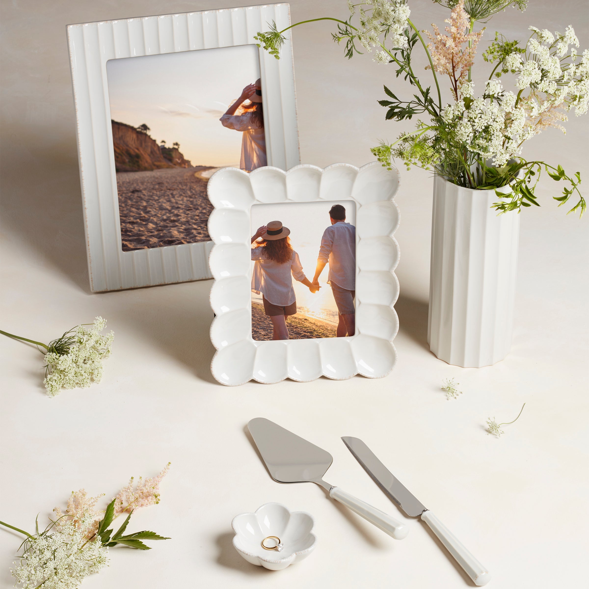 Alternative view of French Perle Scallop 8" x 10" Frame