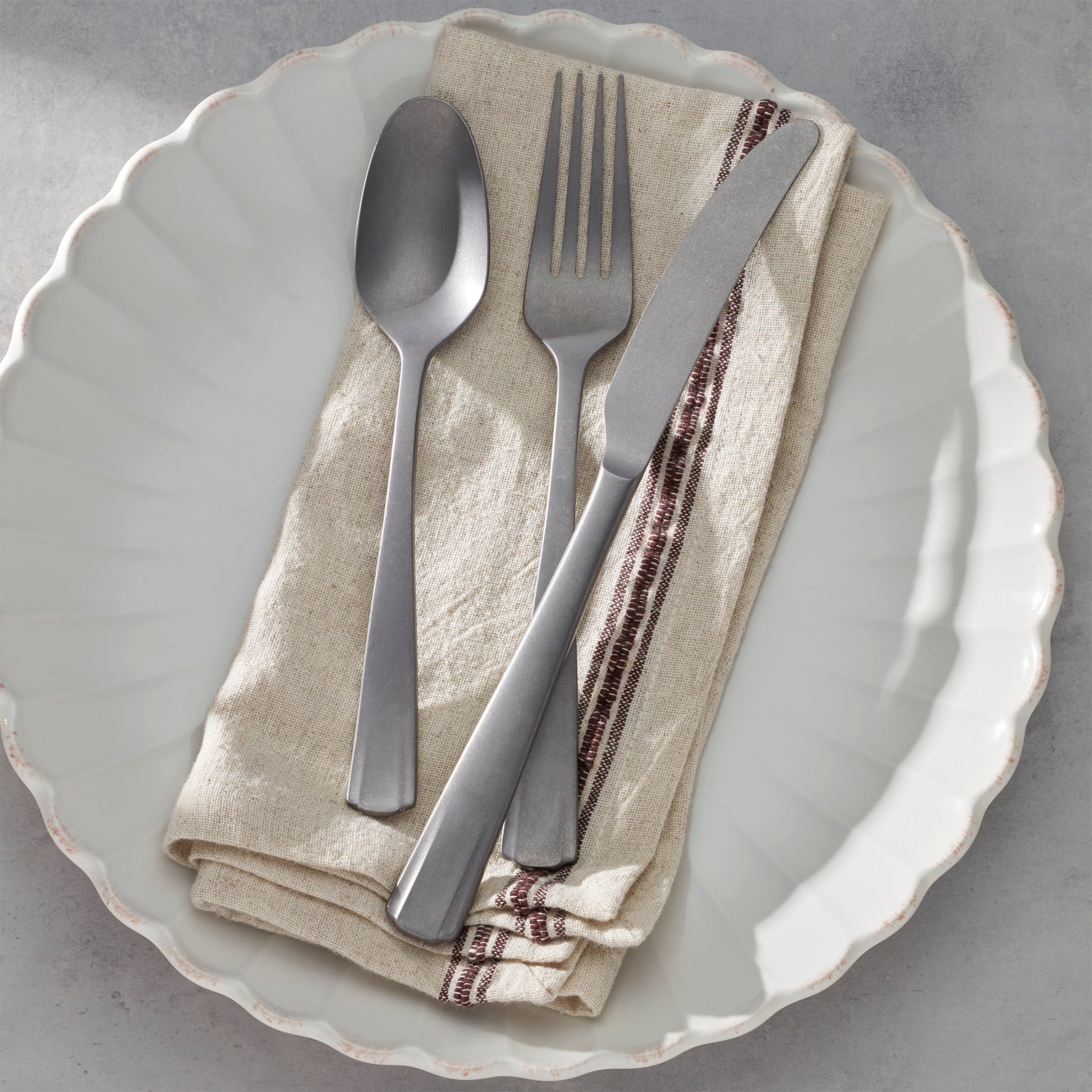 French Perle Scallop Vintage 65 Piece Flatware Set - Image 9
