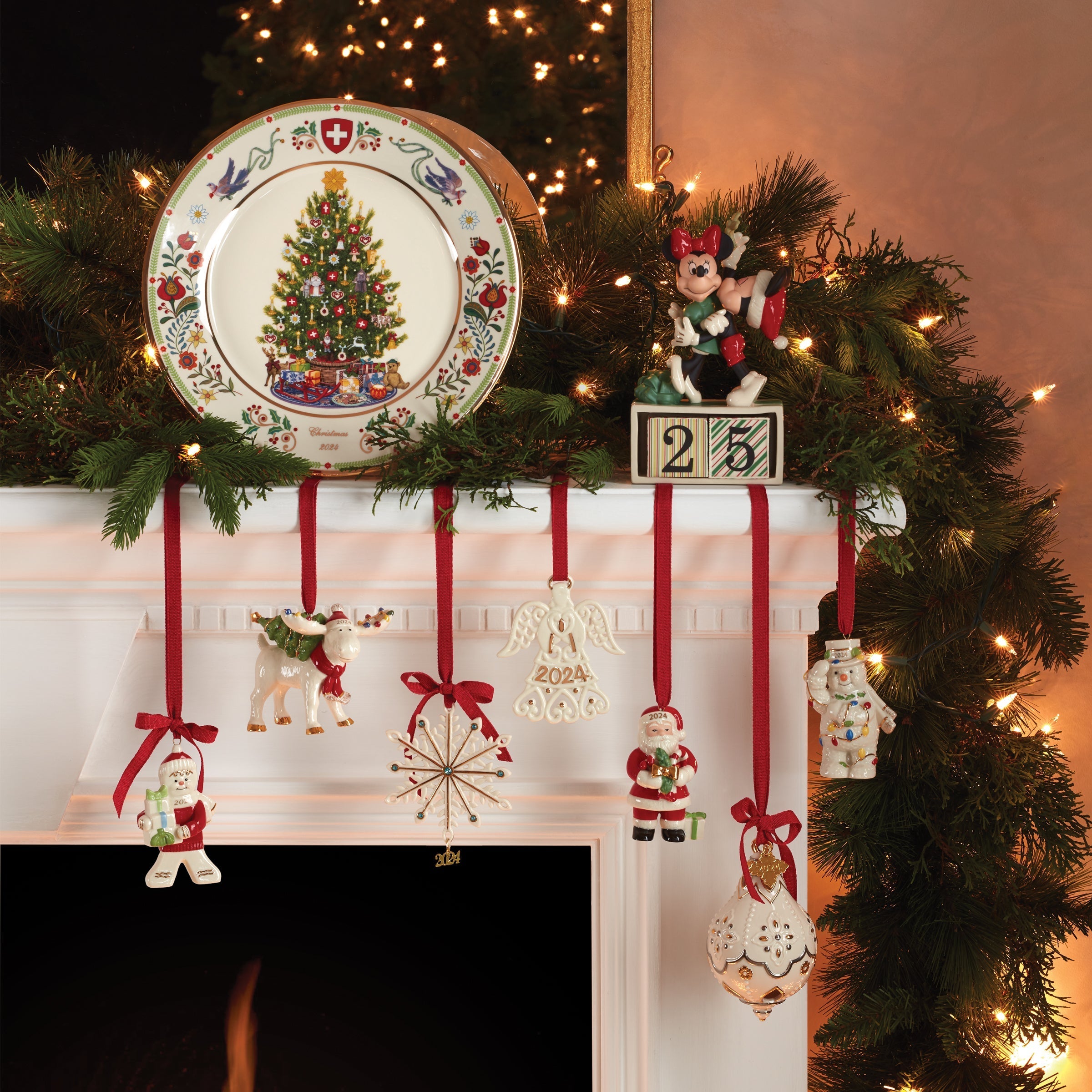 Alternative view of Disney's Mickey & Minnie Countdown Figurine