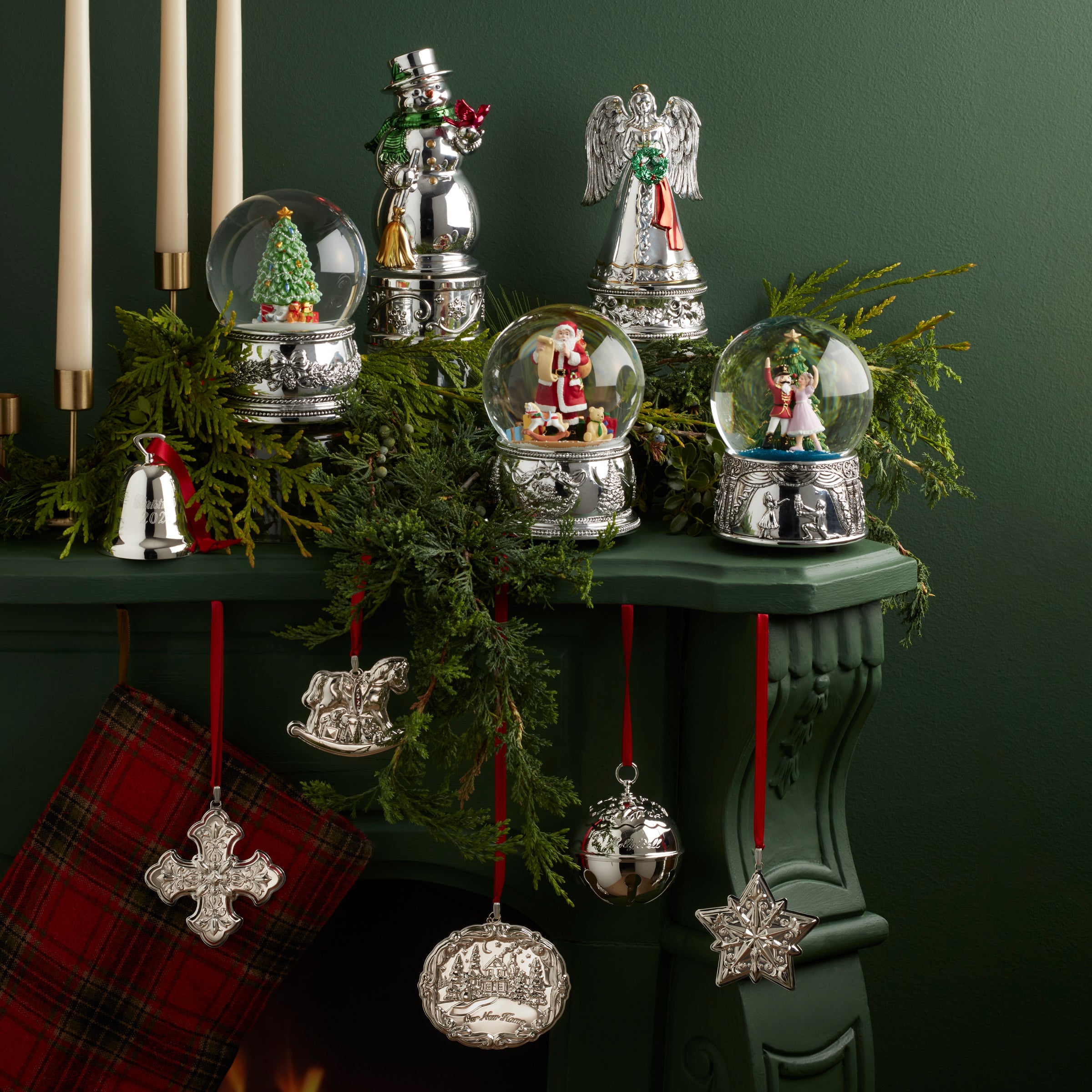 Alternative view of Christmas Tree Musical Snow Globe