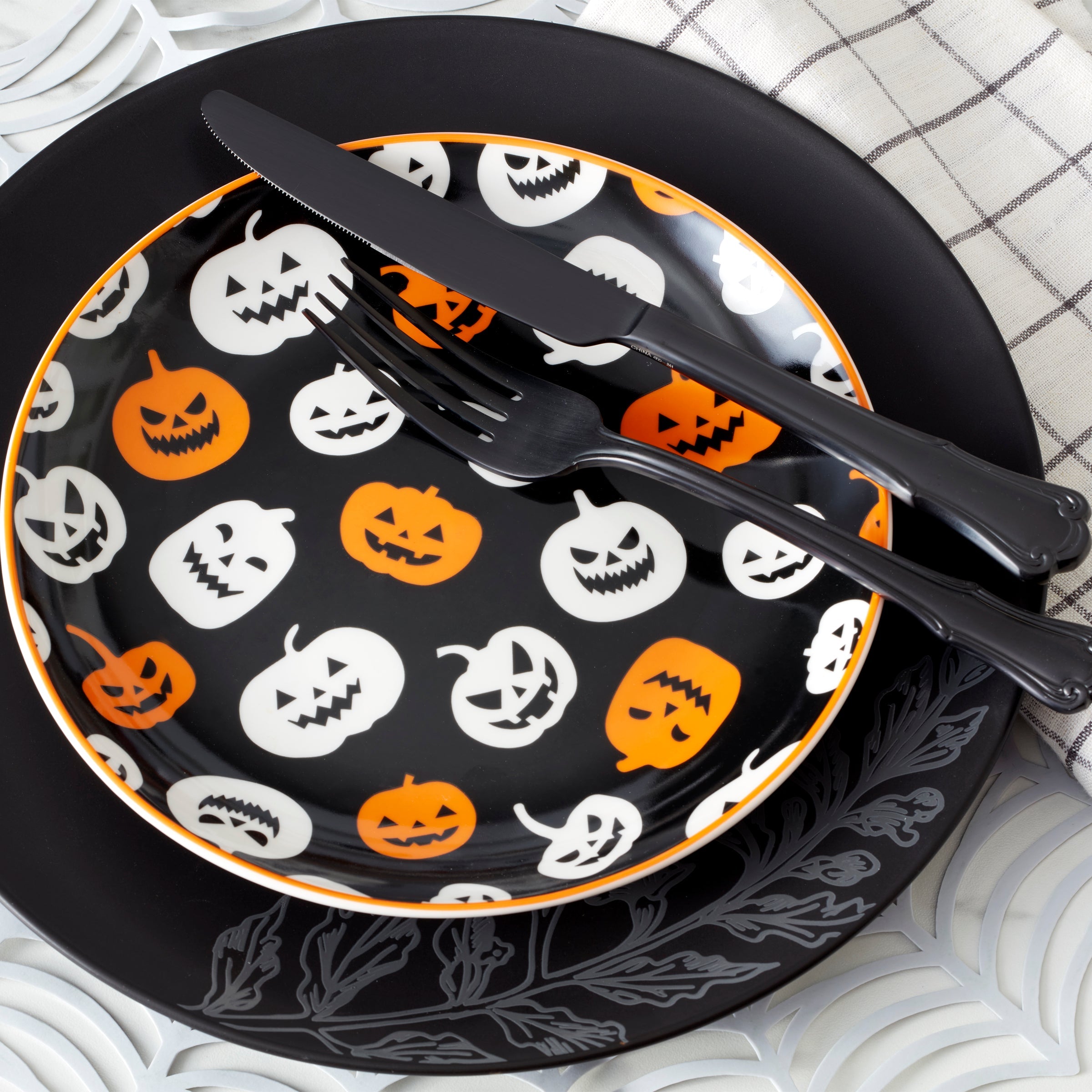 Alternative view of Vintro Halloween Accent Plates   Set of 4