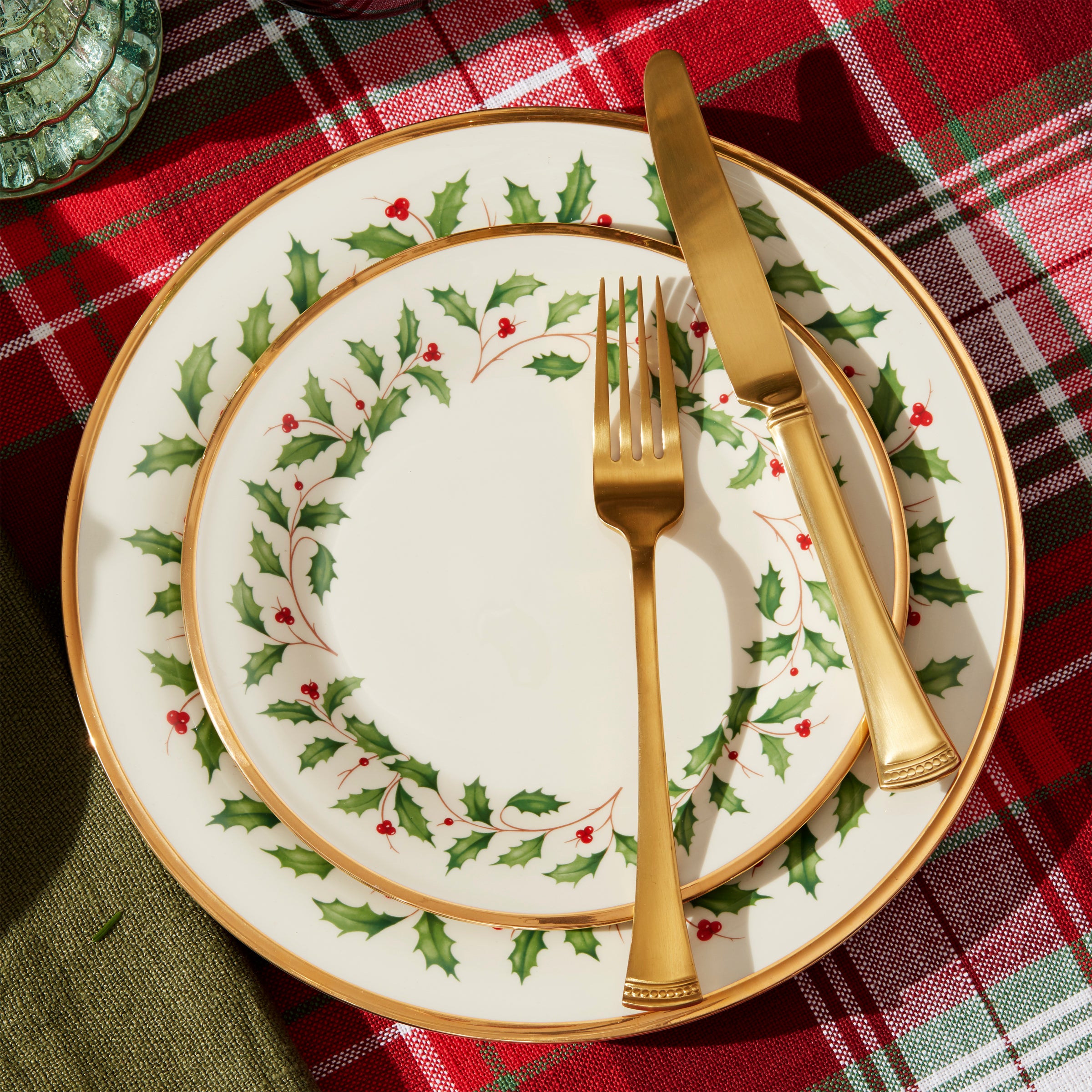 Holiday 18 Piece Dinnerware Set - Image 4